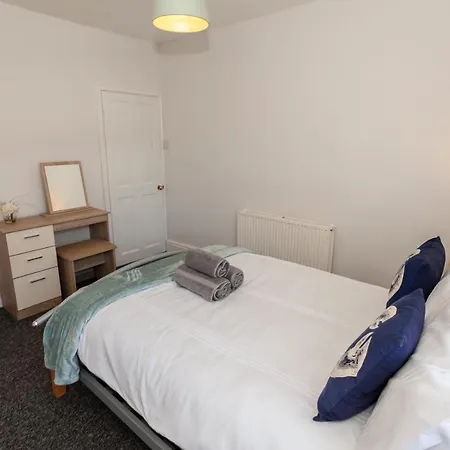 Fishermans - Sleeps 7 Holiday home Scarborough