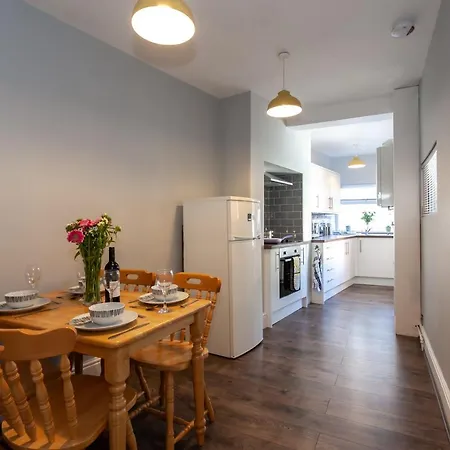 Fishermans - Sleeps 7 Scarborough